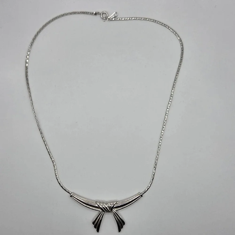 Avon Bow Ribbon Necklace Women OS Silver Good Vintage Sculptural Statement 16in